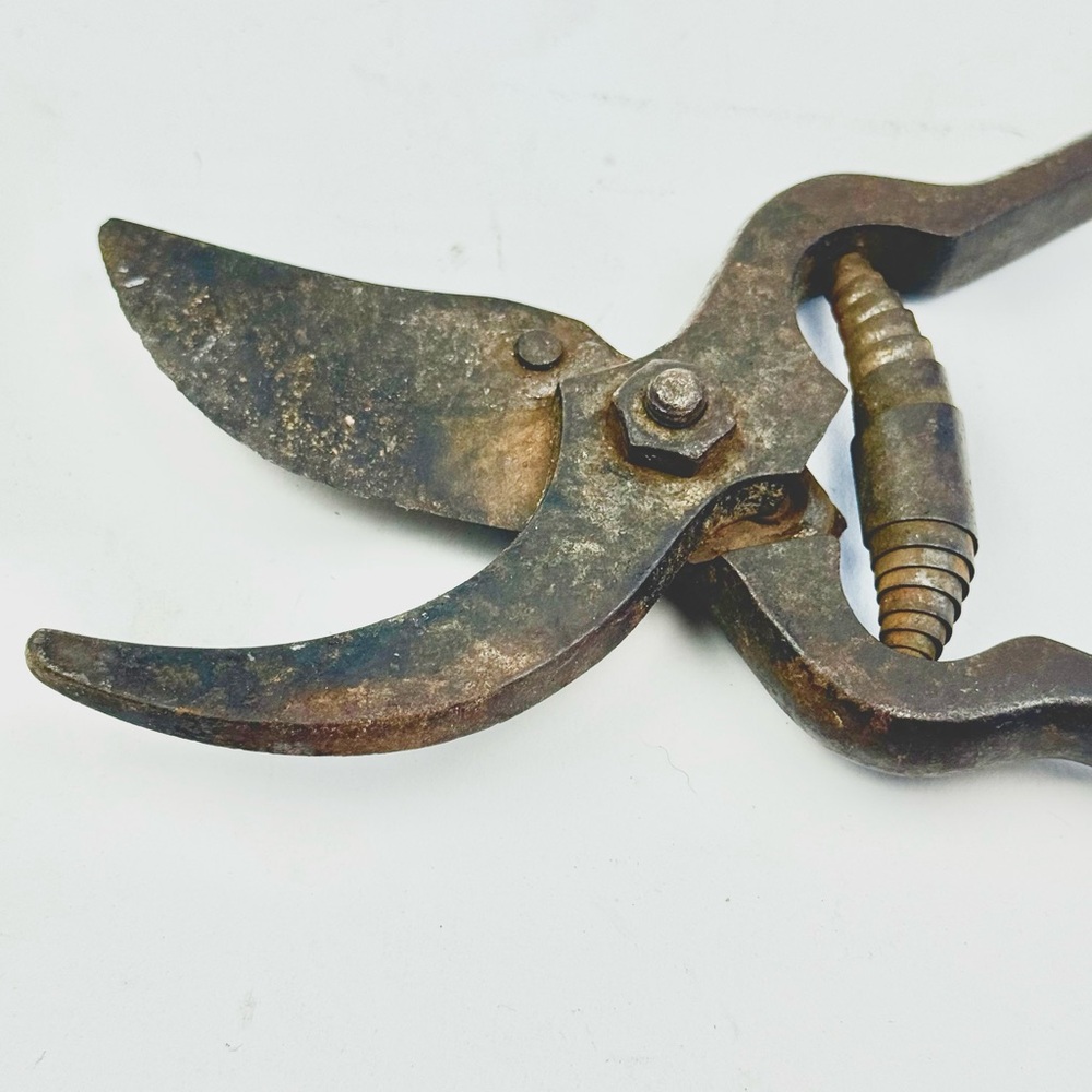 Vintage Drop Forged Metal Pruning Garden Shears 9” - Picture 4 of 7